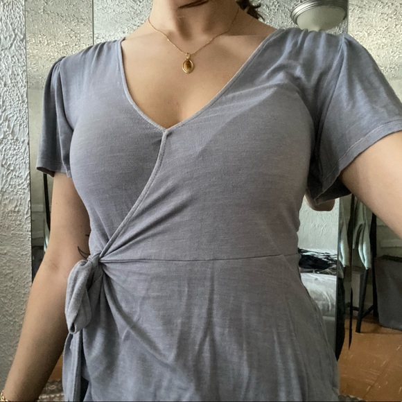 AE wrapped top in blue
Size XS - Picture 4 of 4